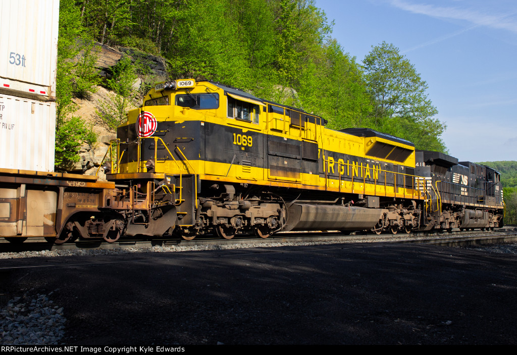 NS SD70ACe #1069 on 20Q
